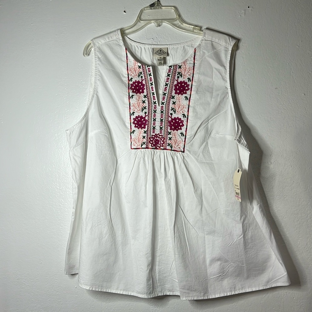 St.John’s bay woman top split crew neck 
white embroidered sleeveless NWT